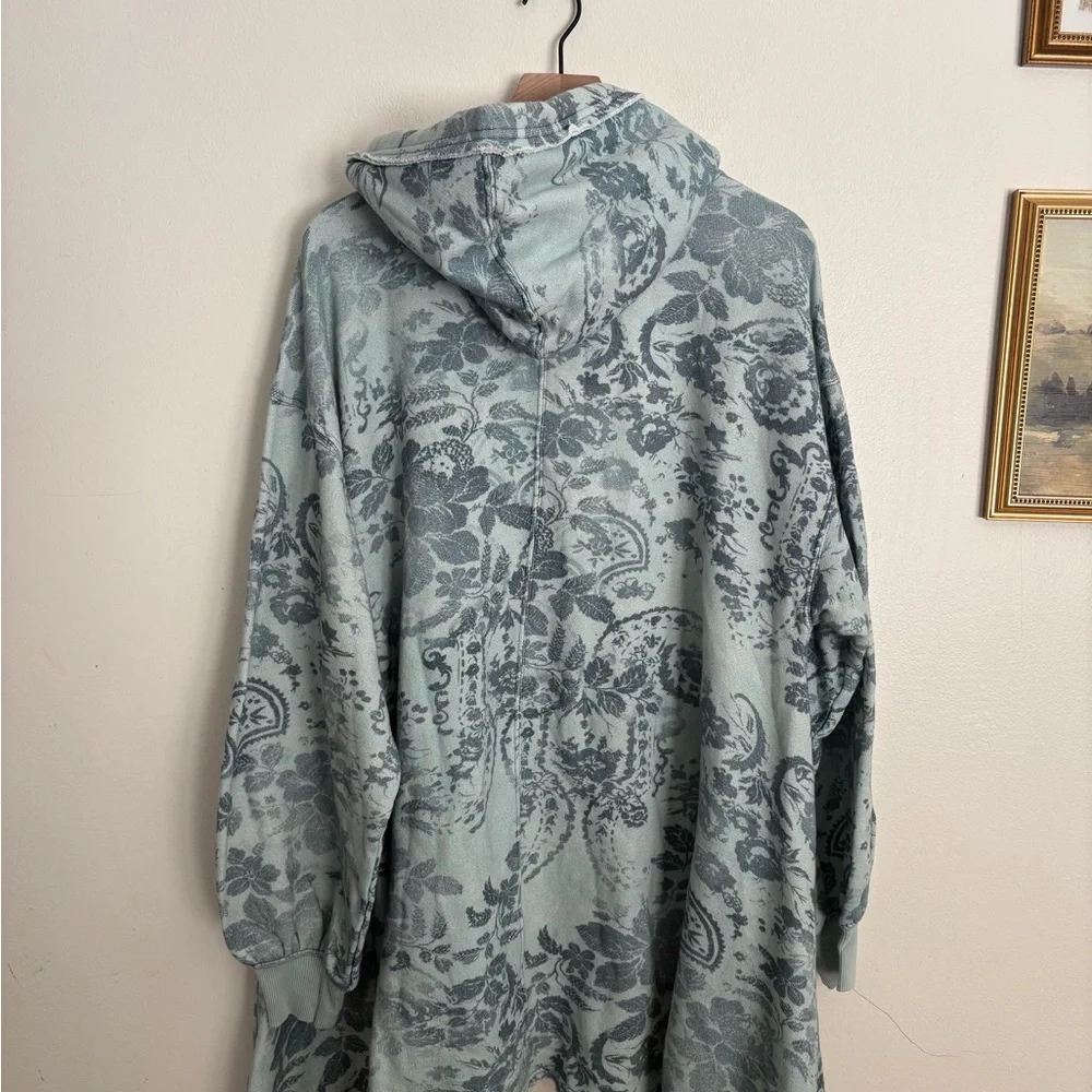 Free People Magpie Sweatshirt Hood Faded Floral Print Oversize Ice Medium NEW - Picture 7 of 8